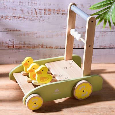 Duck shaped wooden toddler trolley (4)